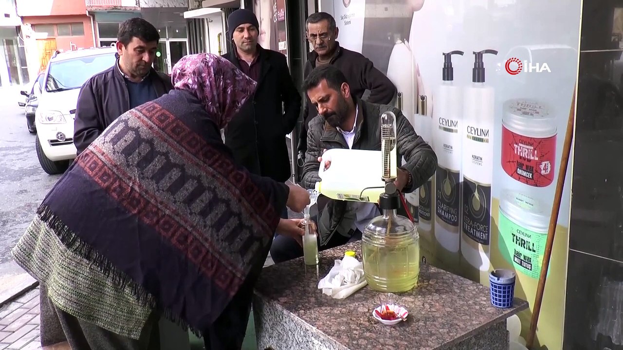 Şişesini Getirene Bedava Kolonya Dağıtıyor