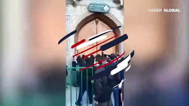 İran'ın Kum ve Meşhed kentindeki türbeler koronavirüs nedeniyle ziyaretlere kapatıldı