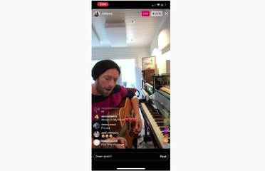 Galakkan Social Distancing Frontman Coldplay Gelar Konser Mini Dari Rumah