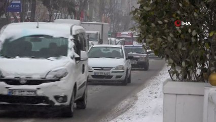 Niğde'de vatandaşlar güne karla uyandı