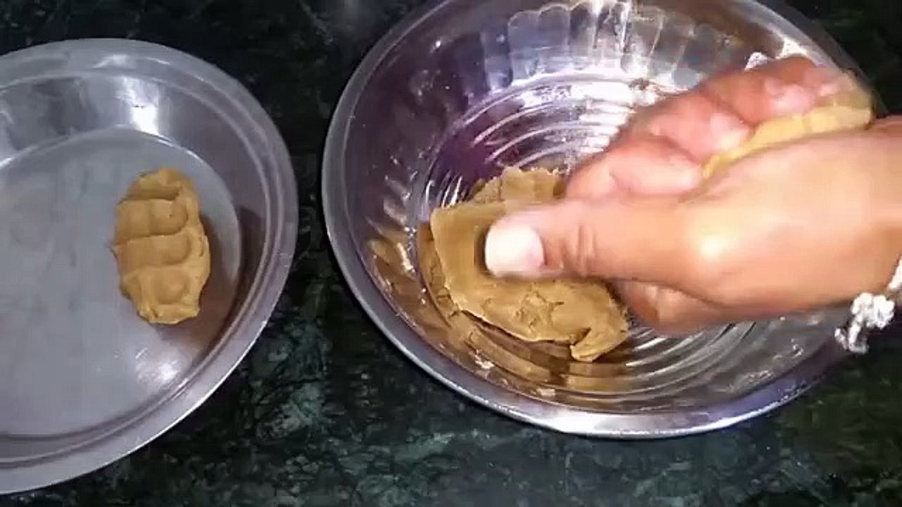 आटे के मुठिए वाले  लड्डु ! चूरमा लड्डू !रेसिपी हिन्दी