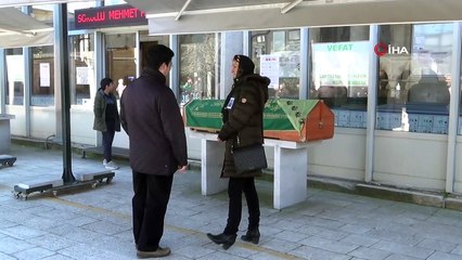 Yaşlı kadının cenazesi, koronavirüs tedbiri kapsamında namaz vaktinden önce kılındı
