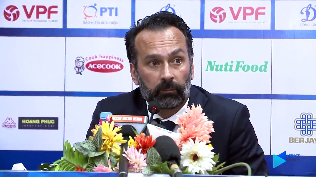 "CLB TP. HCM được trọng tài hậu thuẫn!" - HLV Thanh Hóa gay gắt trong phòng họp báo | NEXT SPORTS