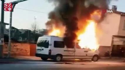 Servis aracı yol üzerinde alev alev yandı