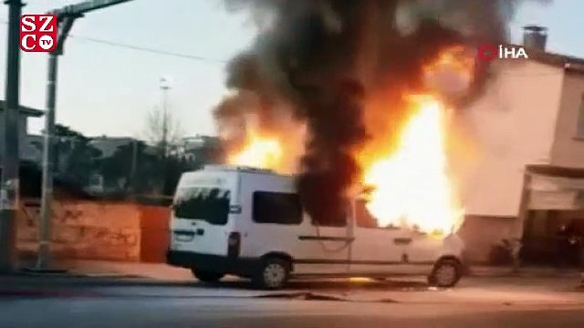 Servis aracı yol üzerinde alev alev yandı