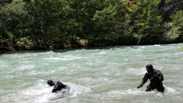 Tunceli'de Jandarma Arama Kurtarma timinin botu devrildi: 1 asker kayıp