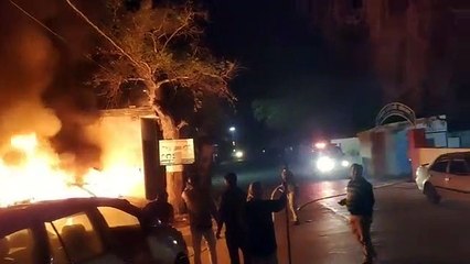 देर रात गैरिज में अचानक आग, गाड़ियां धू धु कर जली