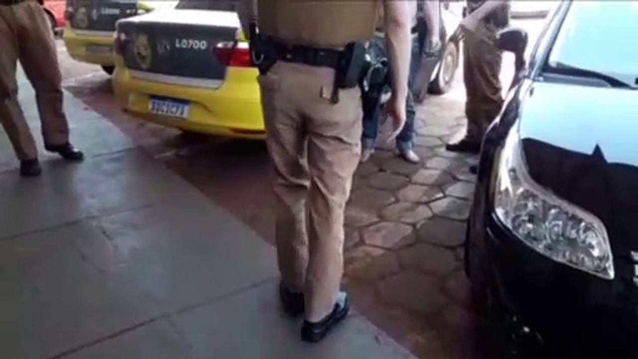 Homem ameaça mãe e irmã, PM é acionada e homem é levado a delegacia