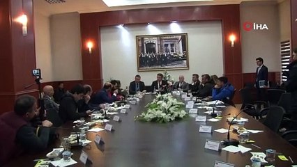 Erzurum Valisi, Umreden gelip karantinadan kaçarak Erzurum'a gitmeye çalışan 28 kişiyi Çorum'da yakalandığını açıkladı