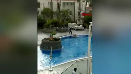 Kanarya Adaları'nda karantinaya uymayıp havuza giren kadına gözaltı