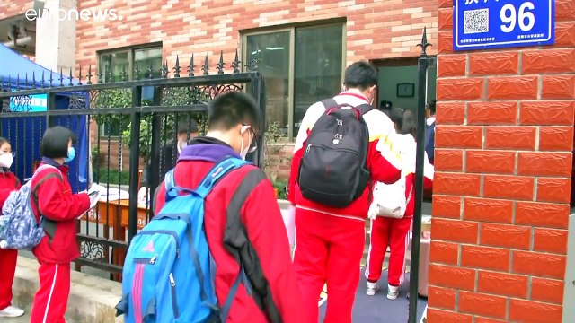 Estudantes chineses regressam à escola