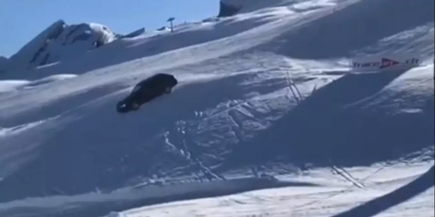 Du drift en Audi sur les pistes de ski fermées...