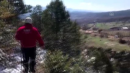 Sakarya'da kanyonda mahsur kalan keçiler kurtarıldı