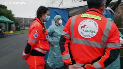 Coronavirus: così l'Italia si riempie di ospedali d'emergenza