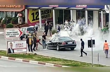 Antalya'da seyir halindeki lüks otomobil alev aldı