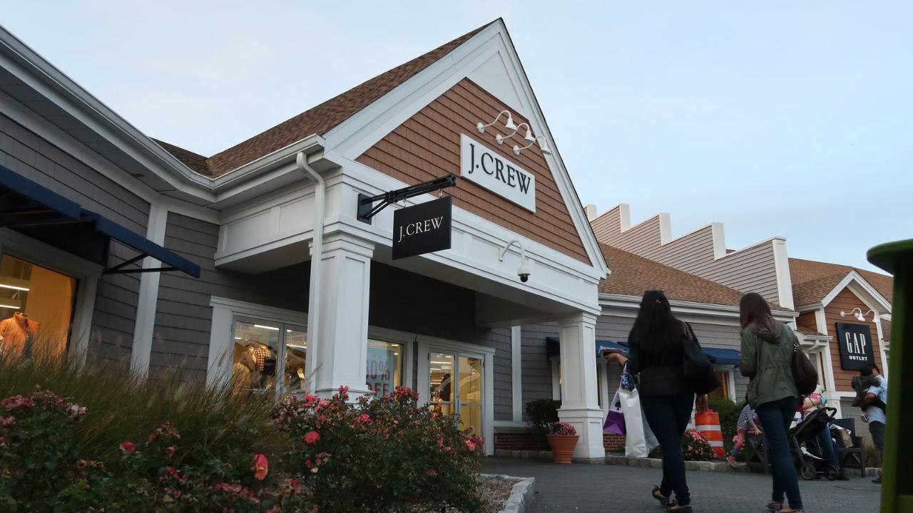 12 Brands to Support That Have Closed Stores but Are Still Paying Employees