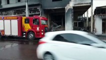 Dez dias após incêndio, fumaça faz bombeiros voltarem a bicicletaria no São Cristóvão