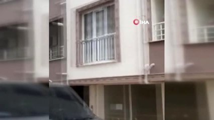 Park halindeki otomobil alev topuna döndü