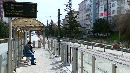 Tramvay ve otobüslerde sosyal mesafe uyarısı