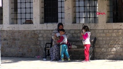 Antalya'da dilenciler maske taktı