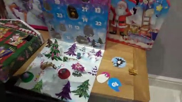 Sophia, Isabella e Alice Brincando com Brinquedo da Barbie e do Natal