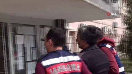 Yazın ahırda, kışın evinde yaşıyordu... 20 yıldır aranan şahıs evinin gizli bölmesinde yakalandı