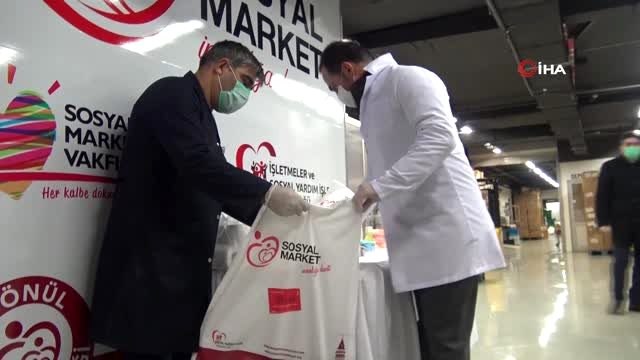 Başkan Yıldız, ihtiyaç sahibi Şadiye teyzenin yüzünü güldürdü