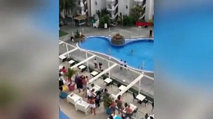 Karantina kurallarını ihlal ederek havuza giren siyasetçi çıktı