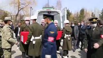 Erzurumlu piyade er Duruk'un cenaze töreninde maskeli koronavirüs önlemi - ERZURUM