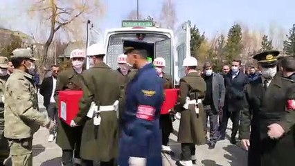 Erzurumlu piyade er Duruk'un cenaze töreninde maskeli koronavirüs önlemi - ERZURUM