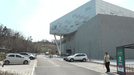 [울산] 울산도서관, "차 타고 책 빌려 갈 수 있습니다" / YTN