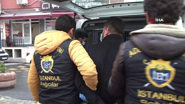 Hakim, Bağcılar'da yaşlı adamı durdurarak yüzüne zorla maske takıp başına kolonya döken şüphelinin 14 gün ev hapsine hükmetti. Hakim ayrıca, şüphelinin 15 gün süre ile haftada 2 kez yaşlı bakım huzurevini ziyaret etmesine karar verdi.