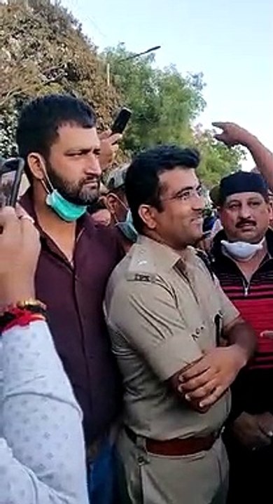 बेंगलुरु में सियासी ड्रामा, दिग्विजय का आरोप, विधायकों को बंधक बना कर रखा गया है