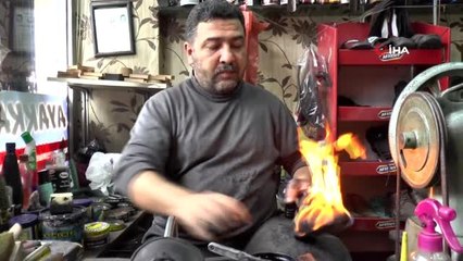 - ÖZEL) Temizlik ayakta başlar diyerek ayakkabıları yakıyor