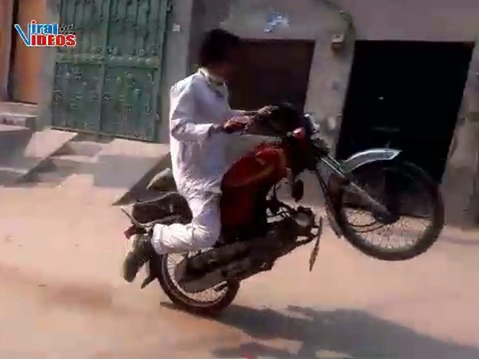 PAKISTANI PEOPLE ARE AWESOME // NEW BIKE STUNTS 2020  // NEW WHEELING STUNTS VIDEO // VIRAL VIDEOS
