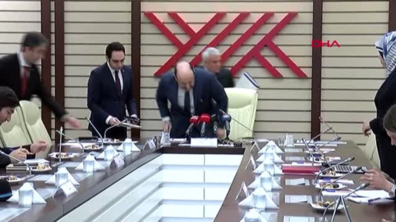 ANKARA YÖK Başkanı Prof. Dr. Yekta Saraç, üniversite öğrencilerine yönelik dijital eğitim konusunda...