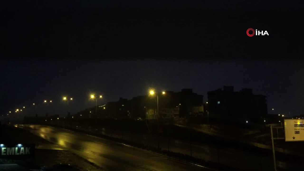 Gaziantep'te geceyi şimşekler aydınlattı
