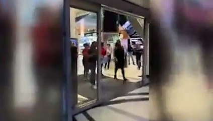AVM çalışanları Koronavirüs'e alışverişe gelen müşterileri kovdu
