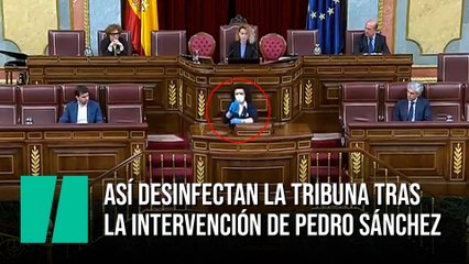 Así desinfectan la tribuna tras cada intervención de Pedro Sánchez