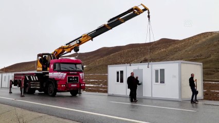 Van'daki depremzedeler için konteyner kurulumuna başlandı  - VAN