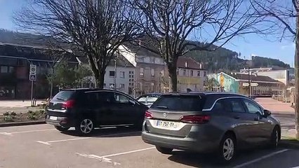 Saint-Dié-des-Vosges : quelques voitures mais peu de piéton au deuxième jour du confinement