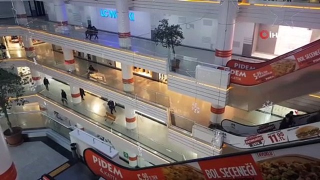 Koronadan kaçan vatandaşlar alışveriş merkezlerini terk etti