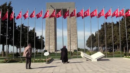 Vatandaşlar, Şehitler Abidesi'nde şehitler için dua etti