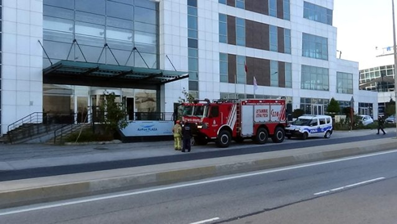 Asansör boşluğuna düşen küpesini almak isterken aşağıya düşen kadın hayatını kaybetti