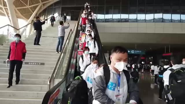 China da por controlada la epidemia de covid-19 y permite el regreso de los médicos desplazados