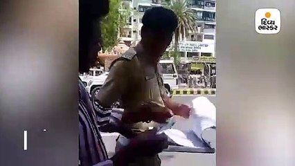 ટ્રાફિક પોલીસે વાહનચાલકો પાસે દંડને બદલે પૈસા પડાવ્યા, વીડિયો વાઈરલ