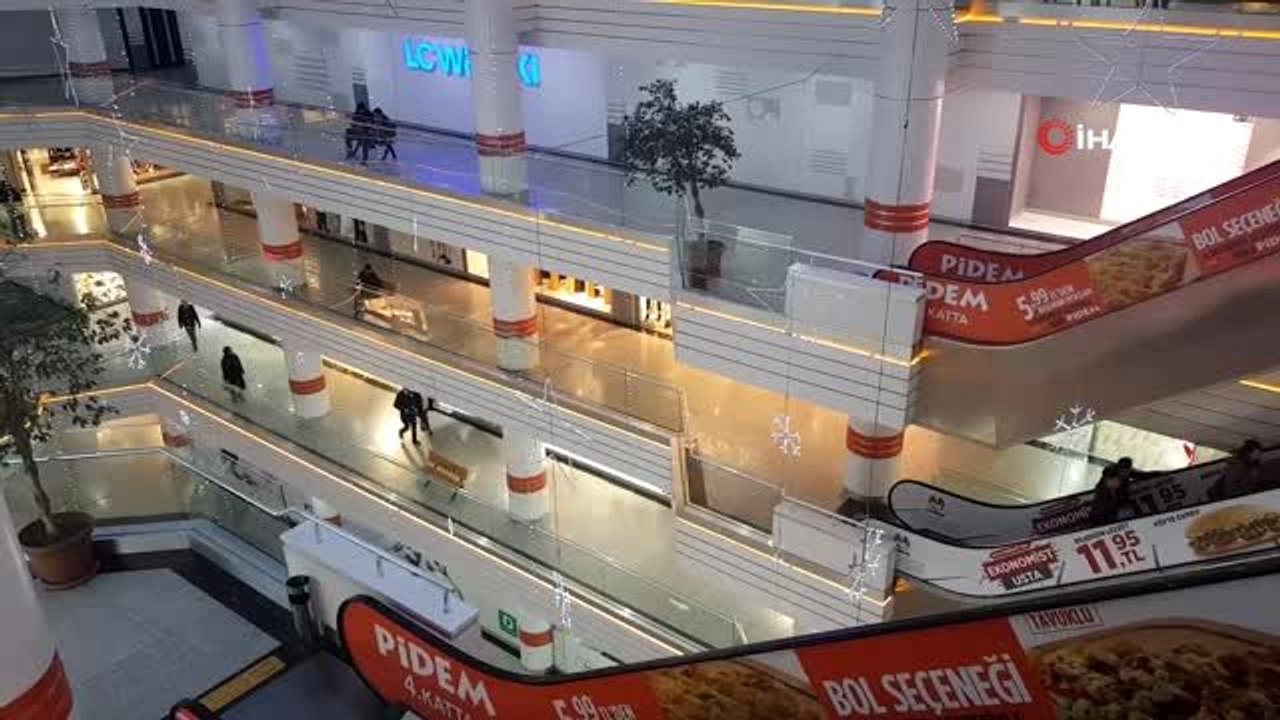 Koronadan kaçan vatandaşlar alışveriş merkezlerini terk etti