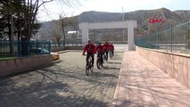ÇANKIRI Bisiklet derneği üyelerinden şehit mezarlarına ziyaret