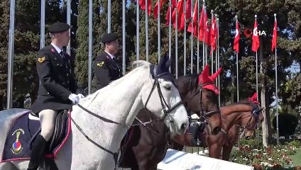 Şehitler Abidesi’nde sade tören