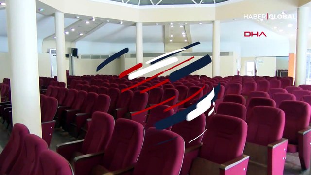 Salon boş kaldı, gelenler ise camdan böyle izledi!